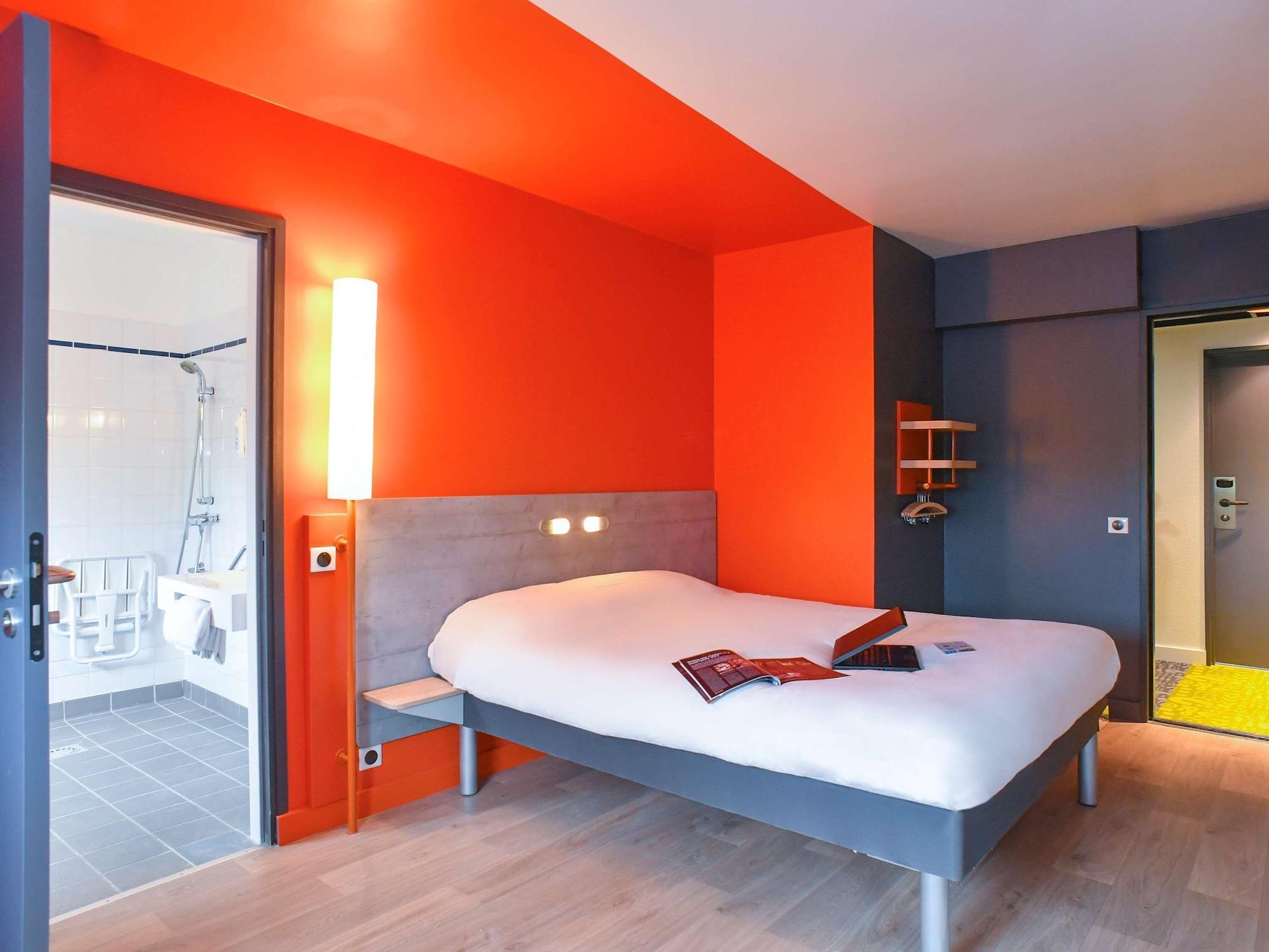 ไอบิส บัดเจ็ต กูต็องซ์ Hotel คูตองส์ ภายนอก รูปภาพ