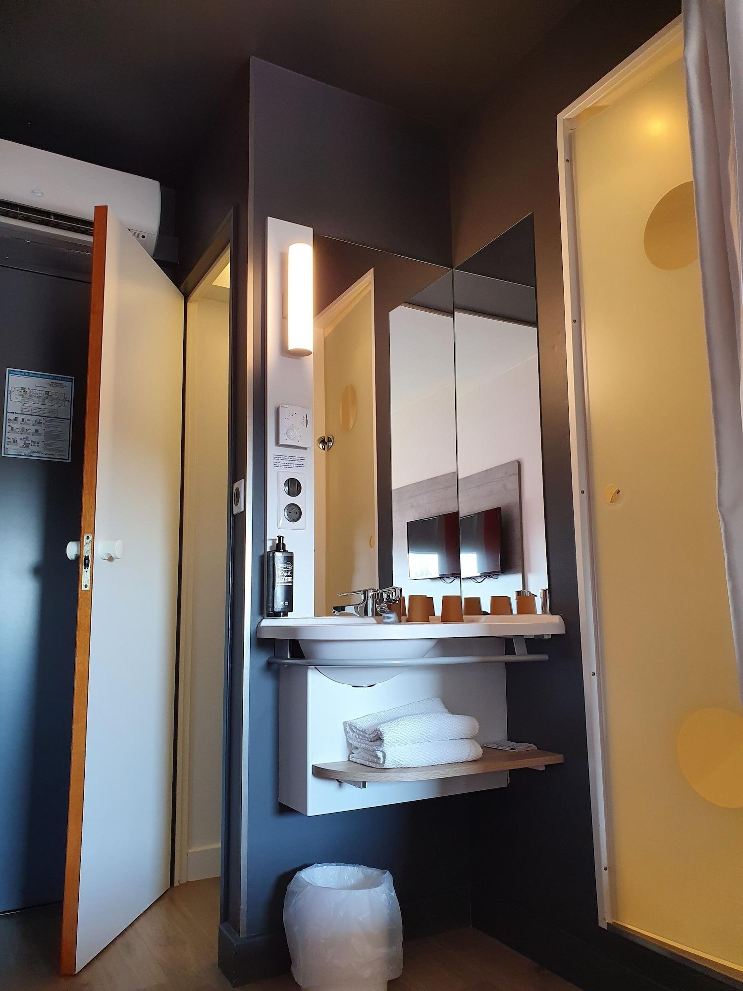 ไอบิส บัดเจ็ต กูต็องซ์ Hotel คูตองส์ ภายนอก รูปภาพ