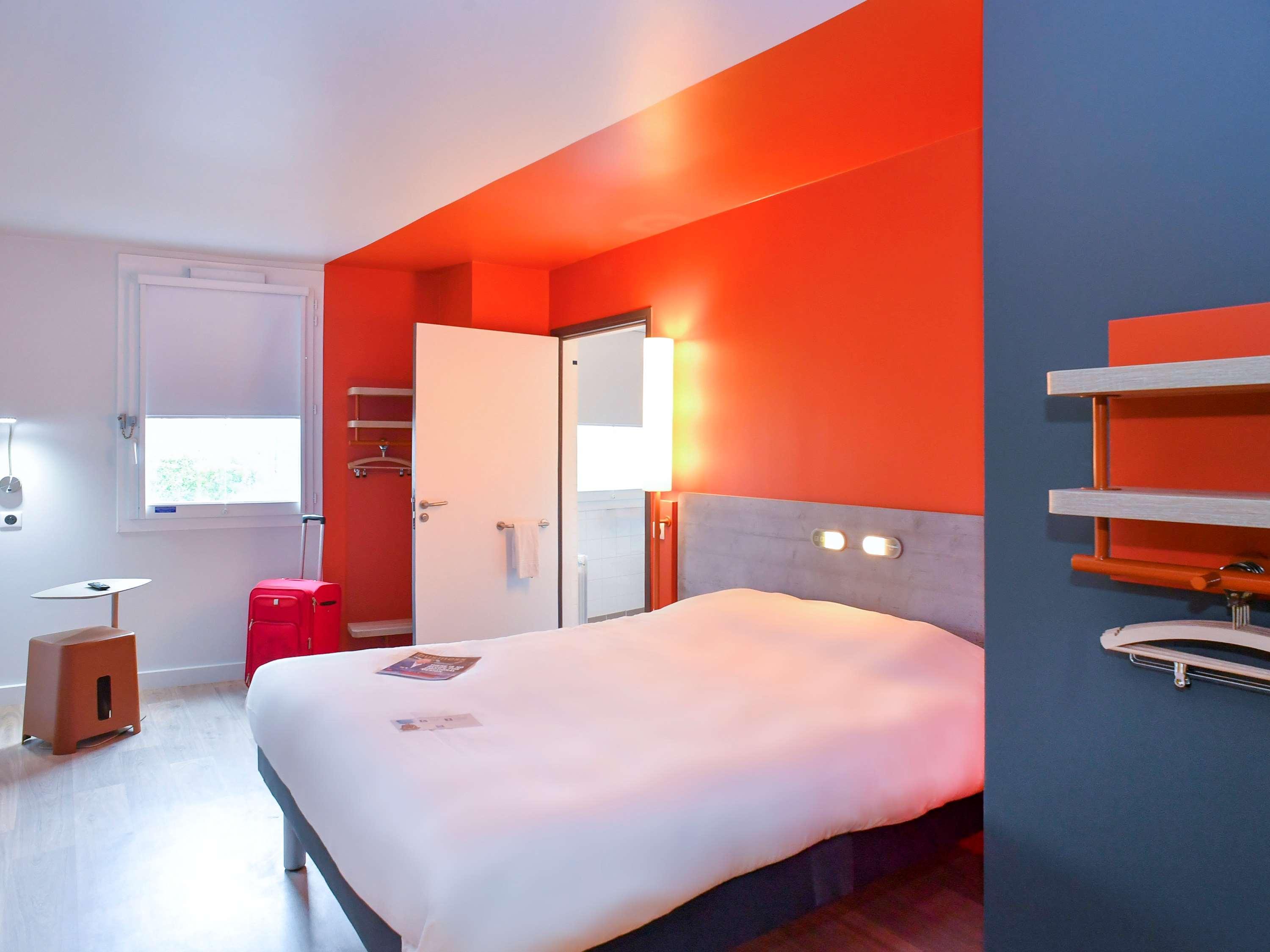 ไอบิส บัดเจ็ต กูต็องซ์ Hotel คูตองส์ ภายนอก รูปภาพ
