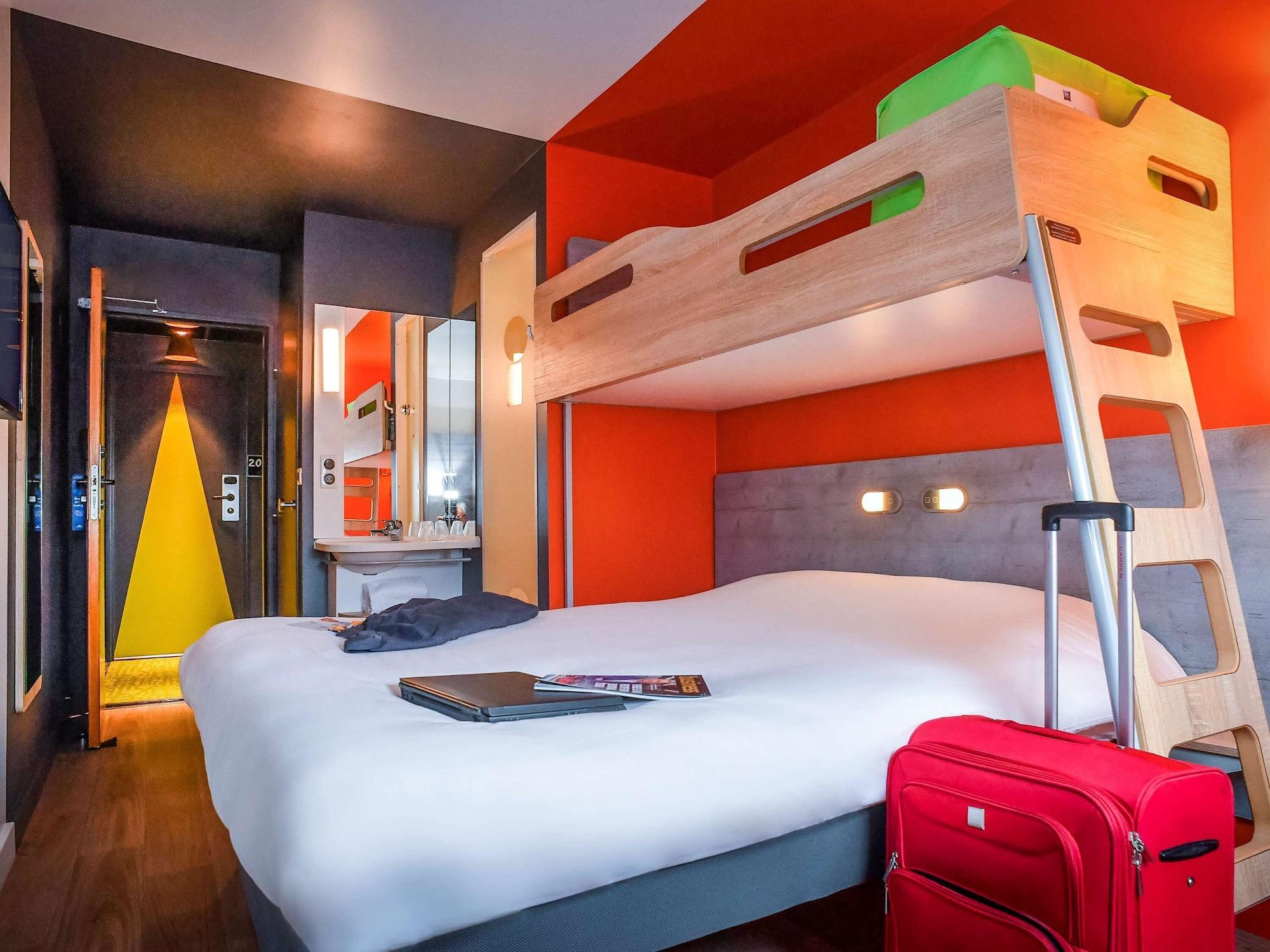 ไอบิส บัดเจ็ต กูต็องซ์ Hotel คูตองส์ ภายนอก รูปภาพ